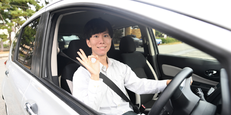 レンタカーの配送業務の様子